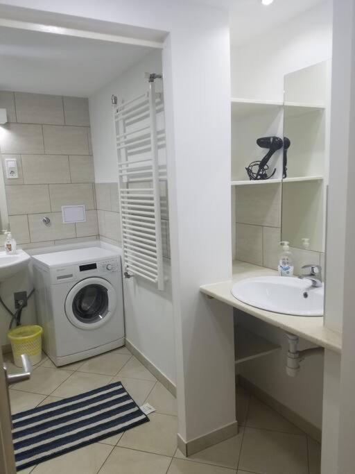 Big Cozy - Skyfall Apartment 3 Bdrm 6 Beds 1&Half Baths Βουδαπέστη Εξωτερικό φωτογραφία