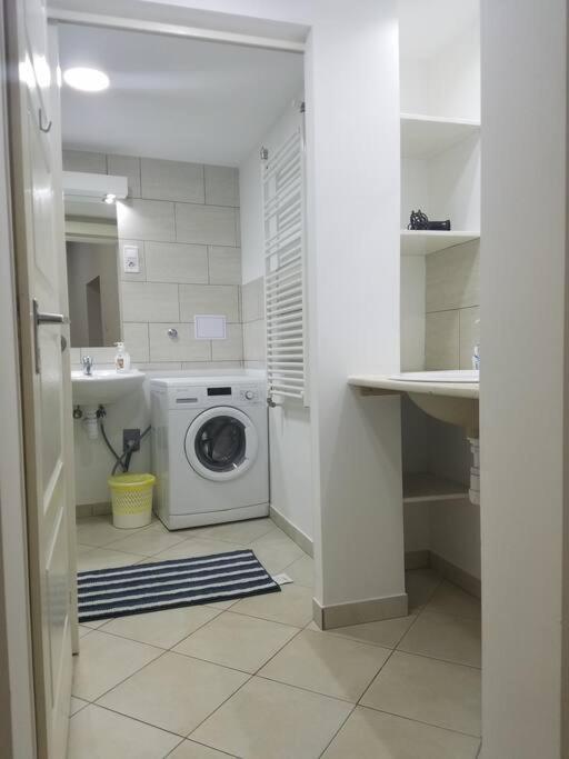 Big Cozy - Skyfall Apartment 3 Bdrm 6 Beds 1&Half Baths Βουδαπέστη Εξωτερικό φωτογραφία